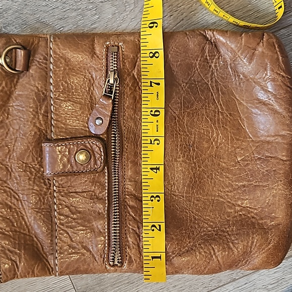 Roots Canada Tribe Leather Venetian Village Crossbody Bag - Picture 14 of 14